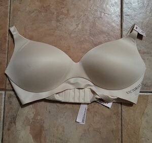 Victoria's Secret Seamless Beige T-Shirt Bra